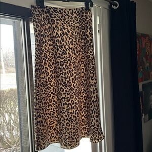 J. Crew Leopard Print A-Line Skirt, Large,
Feels & looks like silk,💯 polyester